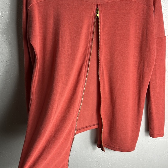 Lulus dusty rose zip to my Lou top size Small gold zip back high low - Picture 9 of 11